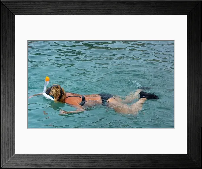 Framed Print : Girl snorkeling, looking for turtles Curaçao Framed Print : Girl snorkeling, looking for turtles Curaçao