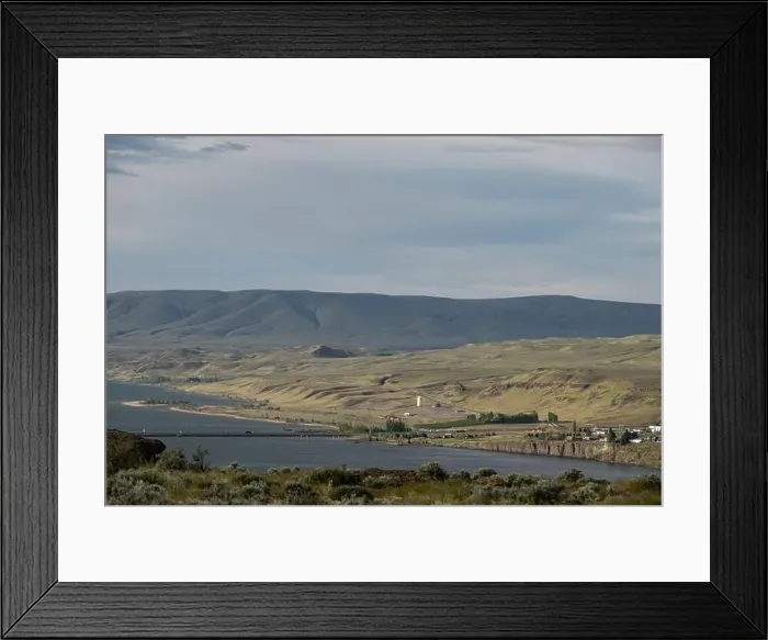 Framed Print : Vantage Washington road side stop for beautiful pictures
