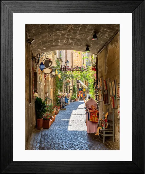 Framed Print : Small streets in Orvieto in Umbria, Italy Framed Print : Small streets in Orvieto in Umbria, Italy