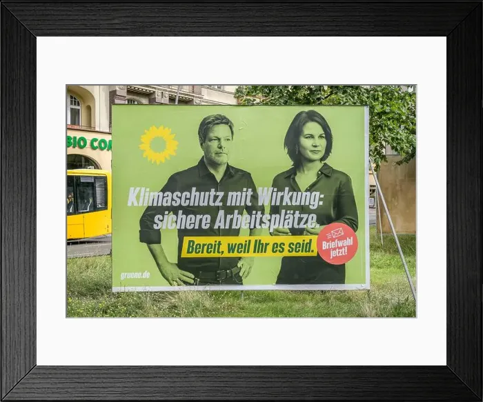 Framed Print : Wahlplakat, Robert Habeck und Annalena Baerbock, Die Grünen, Bundestagswahl, Berlin, Deutschland Framed Print : Wahlplakat, Robert Habeck und Annalena Baerbock, Die Grünen, Bundestagswahl, Berlin, Deutschland