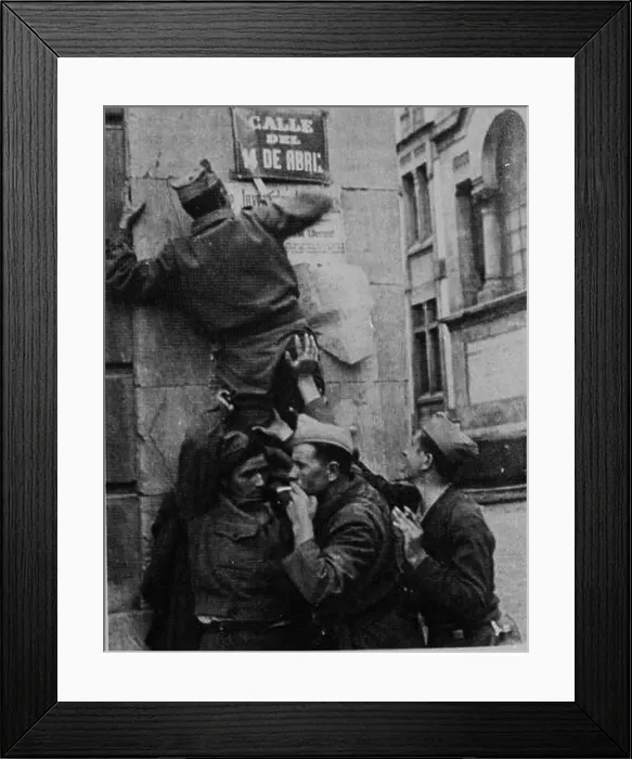 Framed Print : SOLDADOS ARRANCANDO LA PLACA DE LA CALLE 14 DE ABRIL Framed Print : SOLDADOS ARRANCANDO LA PLACA DE LA CALLE 14 DE ABRIL