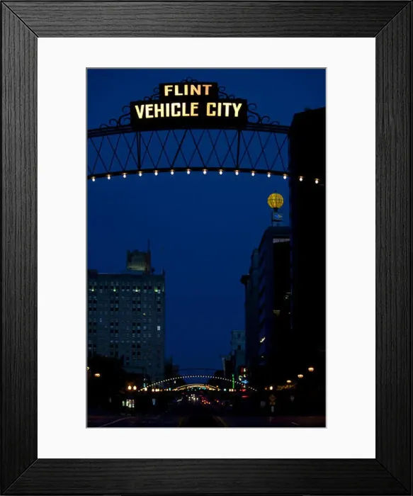 Framed Print : Downtown in Flint, Michigan, looking along Saginaw Street Framed Print : Downtown in Flint, Michigan, looking along Saginaw Street