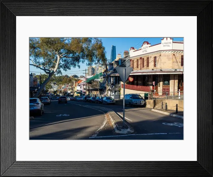 Framed Print : Historic London Hotel, Balmain, Sydney, closed for lockdown during pandemic Framed Print : Historic London Hotel, Balmain, Sydney, closed for lockdown during pandemic