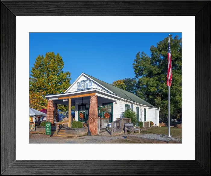 Framed Print : The Whistle Stop Cafe in Juliette, Georgia, USA. The cafe was constructed for the 1991 movie Fried Green Tomatoes Framed Print : The Whistle Stop Cafe in Juliette, Georgia, USA. The cafe was constructed for the 1991 movie Fried Green Tomatoes
