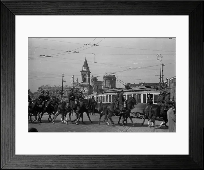 Framed Print : Warszawa, 1947-04-13. Uroczyste rozwi¹zanie 1 Warszawskiej Dywizji Kawalerii