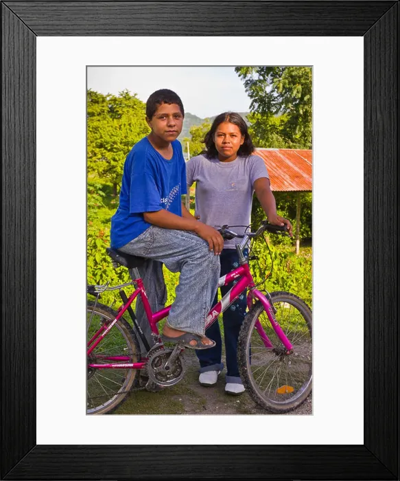 Framed Print : REMATE, GUATEMALA - Young couple with bicycle Framed Print : REMATE, GUATEMALA - Young couple with bicycle