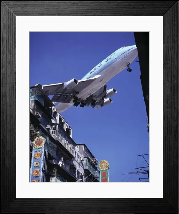 Framed Print : A jumbo jet approaching Kai Tak Airport close above the houses of Hong Kong. [automated translation]