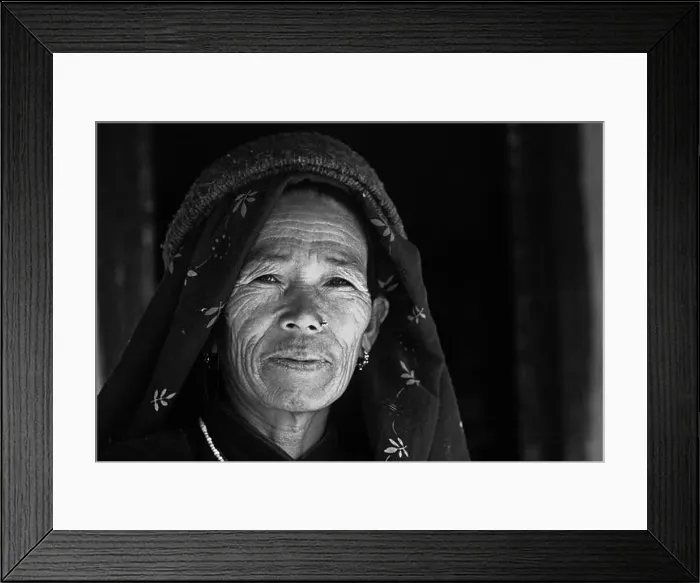 Framed Print : NEPALI woman in Siklis village - NEPAL HIMALAYA Framed Print : NEPALI woman in Siklis village - NEPAL HIMALAYA