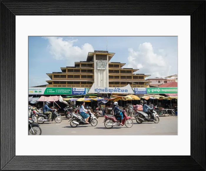 Framed Print : the Building of the Psar Nat market in the city centre of Battambang in Cambodia. Cambodia, Battambang, November, 2018 Framed Print : the Building of the Psar Nat market in the city centre of Battambang in Cambodia. Cambodia, Battambang, November, 2018