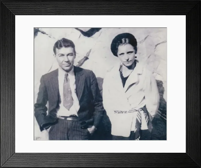 Framed Print : A photograph of Bonnie and Clyde