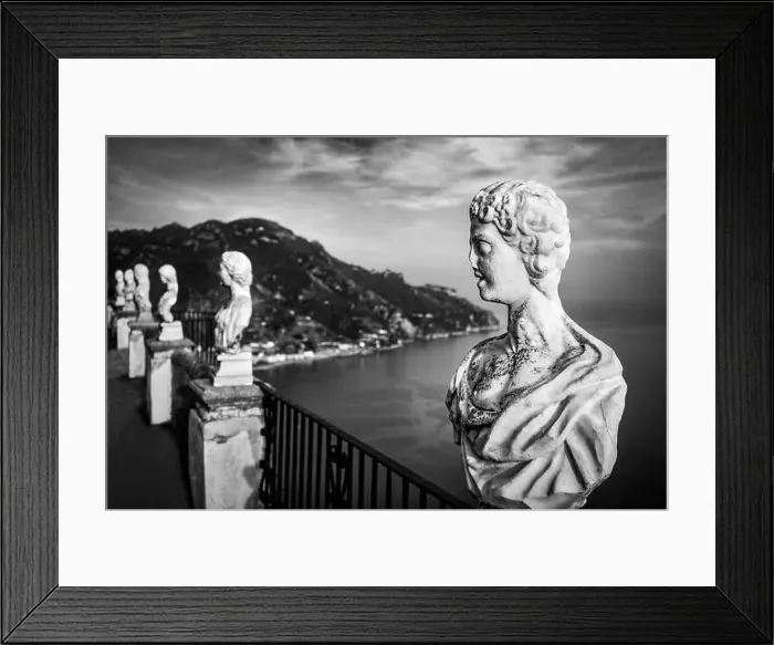 Framed Print : Marble busts on the so-called Infinity Terrace at the Villa Cimbrone in Ravello