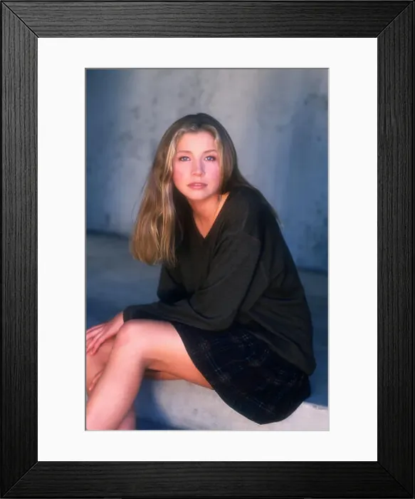 Framed Print : Malibu, California, USA 27th September 1994 (Exclusive) Actress Sarah Chalke poses at a photo shoot on September 27 Framed Print : Malibu, California, USA 27th September 1994 (Exclusive) Actress Sarah Chalke poses at a photo shoot on September 27