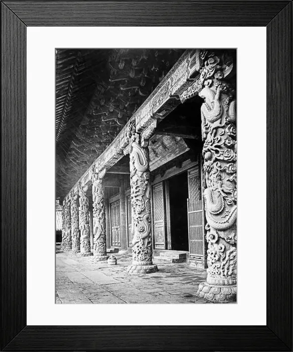 Framed Print : Ein Säulengang in einem Tempel Palast in Peking Framed Print : Ein Säulengang in einem Tempel Palast in Peking