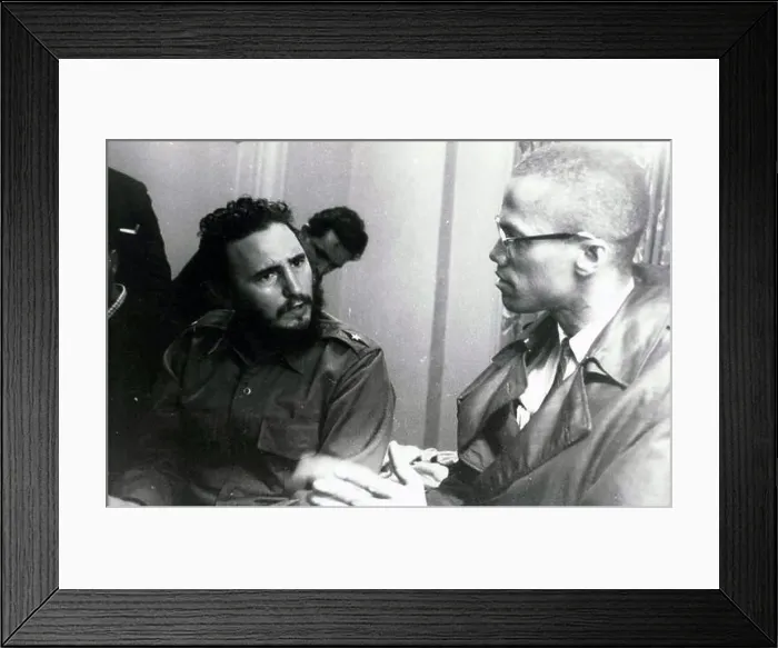 Framed Print : Photograph of a meeting in Harlem with Fidel Castro (1926-) and Malcolm X (1925-1965). Dated 1960
