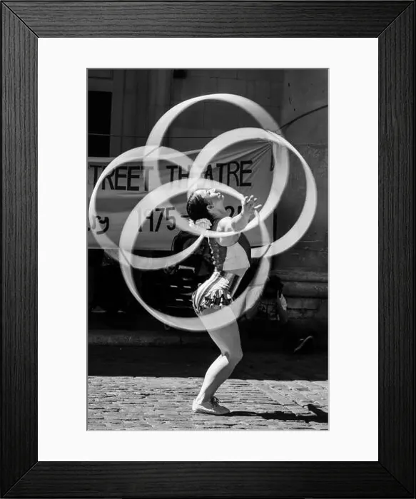 Framed Print : Hula hoop artiste performs at the 50th anniversary celebration of Covent Garden Street Theatre, May 20205. London UK Framed Print : Hula hoop artiste performs at the 50th anniversary celebration of Covent Garden Street Theatre, May 20205. London UK