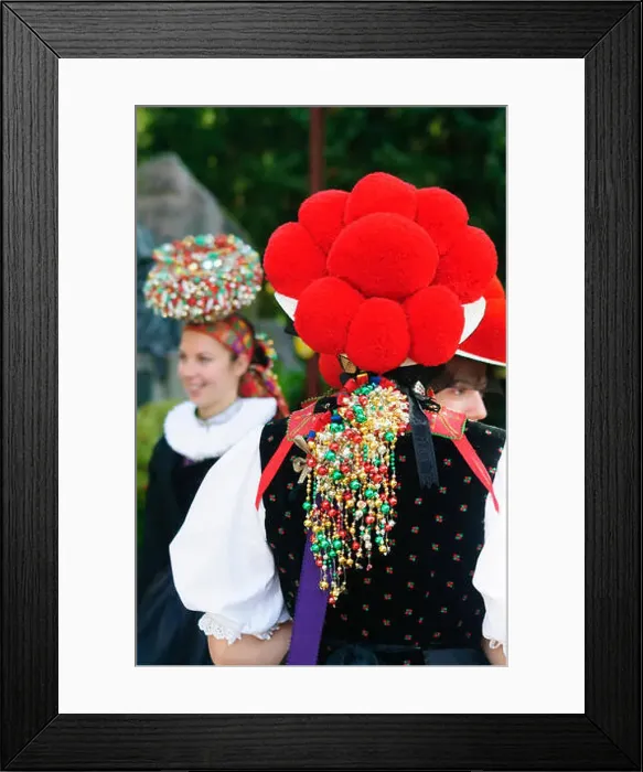 Framed Print : Gutach (Schwarzwaldbahn): women with Bollenhut (bollen hat) or Schäppel head cover Framed Print : Gutach (Schwarzwaldbahn): women with Bollenhut (bollen hat) or Schäppel head cover