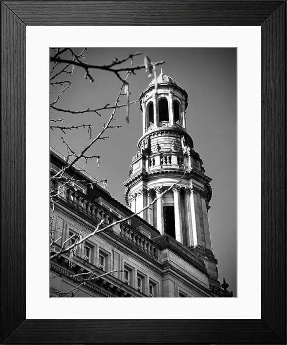 Framed Print : The striking corner clock tower of the historic Royal Exchange Building Framed Print : The striking corner clock tower of the historic Royal Exchange Building