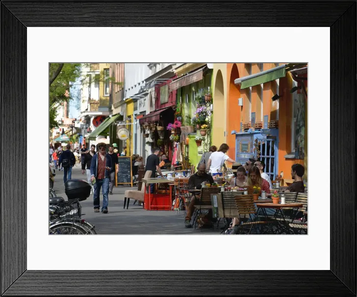 Framed Print : Cafes, Bergmannstrasse, Kreuzberg, Berlin, Deutschland