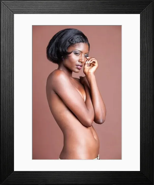 Framed Print : Close up shots of stylish black lady with no clothes on in studio Framed Print : Close up shots of stylish black lady with no clothes on in studio