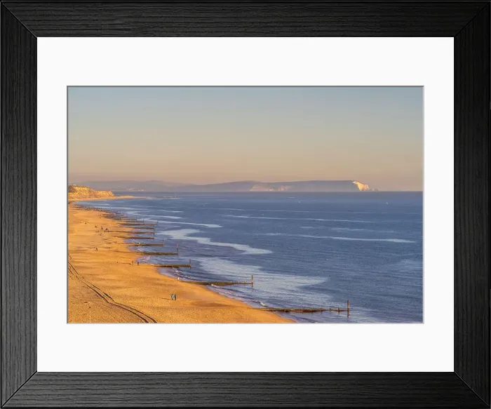 Framed Print : Sea view from Boscombe Fisherman's Walk towards Southbourne and the Isle of Wight on a clear day winter 2022