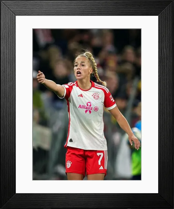 Framed Print : Giulia Gwinn of FC Bayern Muenchen FC Bayern Muenchen Frauen vs v Eintracht Frankfurt Fussball 1 Framed Print : Giulia Gwinn of FC Bayern Muenchen FC Bayern Muenchen Frauen vs v Eintracht Frankfurt Fussball 1