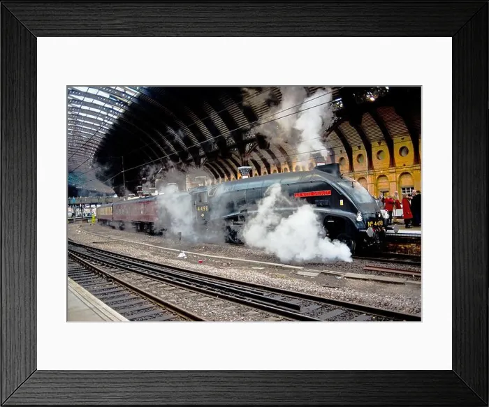Framed Print : A4 Pacific no 4498 Sir Nigel Gresley stationary at York Railway Station, York, England Framed Print : A4 Pacific no 4498 Sir Nigel Gresley stationary at York Railway Station, York, England
