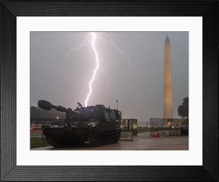 Framed Print : Lightning strikes behind an M109 howitzer on the US National Mall with the Washington Monument in the background Framed Print : Lightning strikes behind an M109 howitzer on the US National Mall with the Washington Monument in the background