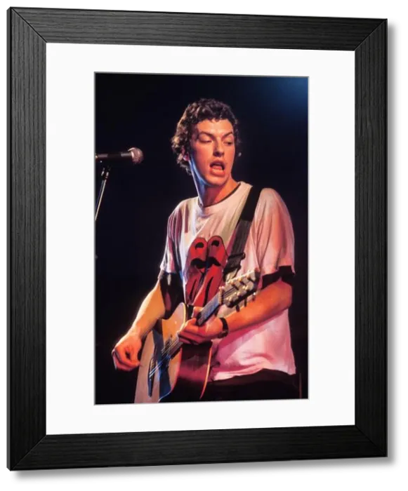 Framed Print : COLDPLAY, CHRIS MARTIN, JAN 2000: A very young Chris Martin of rock band Coldplay Framed Print : COLDPLAY, CHRIS MARTIN, JAN 2000: A very young Chris Martin of rock band Coldplay