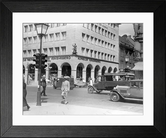 Framed Print : 'In front of the Haus der Schweiz with the Tellknaben at the corner
