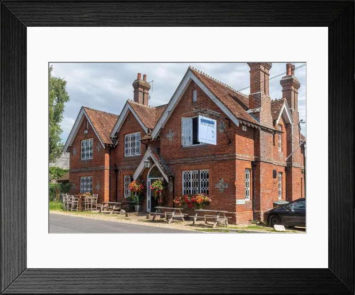 Framed Print : The Peat Spade Inn, a country pub in Longstock village in the Test Valley, Hampshire, England, UK Framed Print : The Peat Spade Inn, a country pub in Longstock village in the Test Valley, Hampshire, England, UK