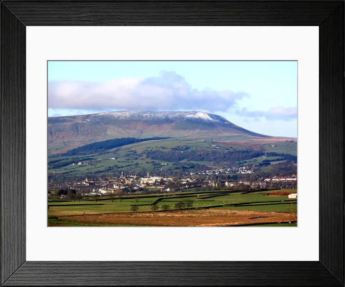 Framed Print : The 'Big End' of Pendle Hill with a dusting of snow looks down on the town of Colne, Lancashire Framed Print : The 'Big End' of Pendle Hill with a dusting of snow looks down on the town of Colne, Lancashire