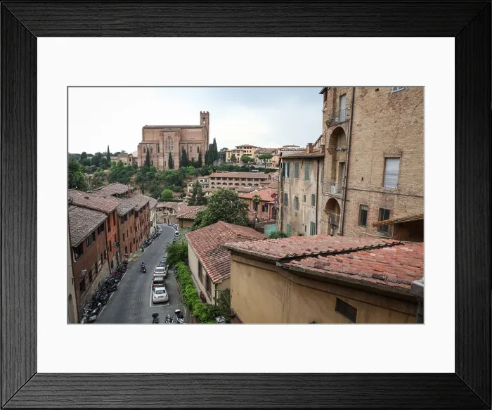 Framed Print : Via di Fontebranda street and surrounding old buildings in Siena Framed Print : Via di Fontebranda street and surrounding old buildings in Siena
