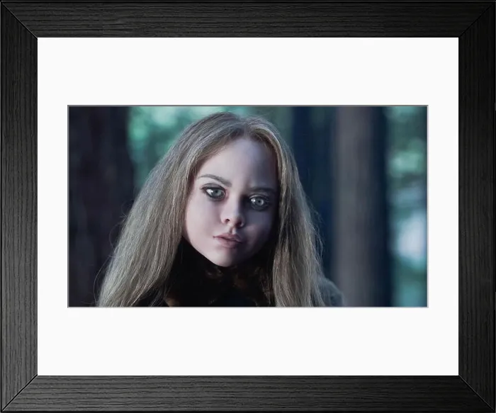 Framed Print : USA. Amie Donald in the (C)Universal Pictures new film: M3gan (2023) Framed Print : USA. Amie Donald in the (C)Universal Pictures new film: M3gan (2023)