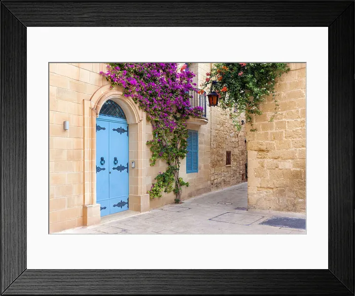 Framed Print : A view of a quiet corner in the medieval walled city of Mdina, Malta Framed Print : A view of a quiet corner in the medieval walled city of Mdina, Malta