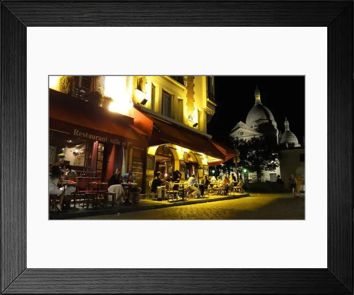 Framed Print : A coffee in Montmartre, Paris Framed Print : A coffee in Montmartre, Paris