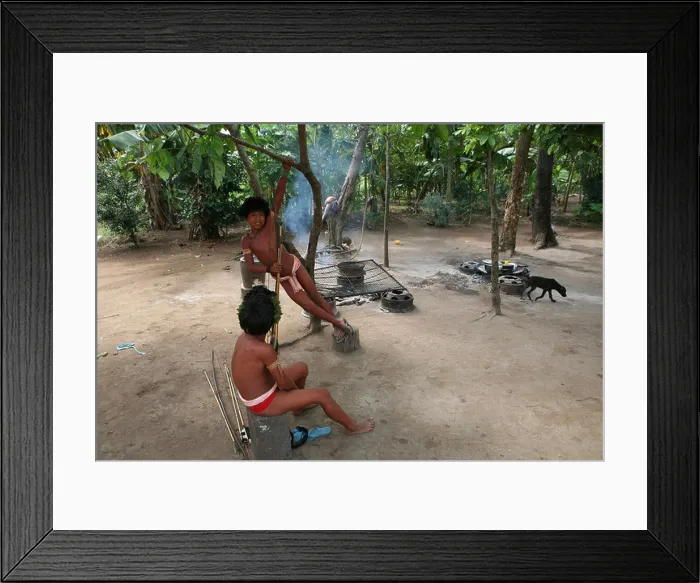 Framed Print : Xingu indians paint their body, Amazone, Brazil Framed Print : Xingu indians paint their body, Amazone, Brazil