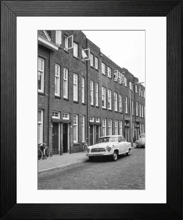 Framed Print : View of the facades of the houses Alberdingk Thijmstraat 13 (left) bear in Utrecht Framed Print : View of the facades of the houses Alberdingk Thijmstraat 13 (left) bear in Utrecht
