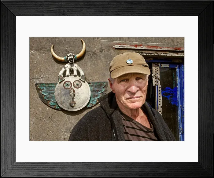 Framed Print : David Kemp, artist, at his cliff top studio in Cornwall