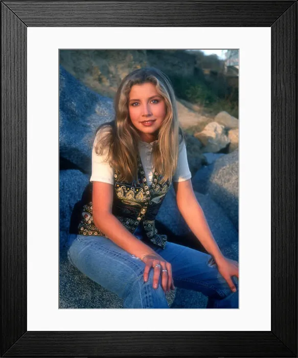 Framed Print : Malibu, California, USA 27th September 1994 (Exclusive) Actress Sarah Chalke poses at a photo shoot on September 27 Framed Print : Malibu, California, USA 27th September 1994 (Exclusive) Actress Sarah Chalke poses at a photo shoot on September 27