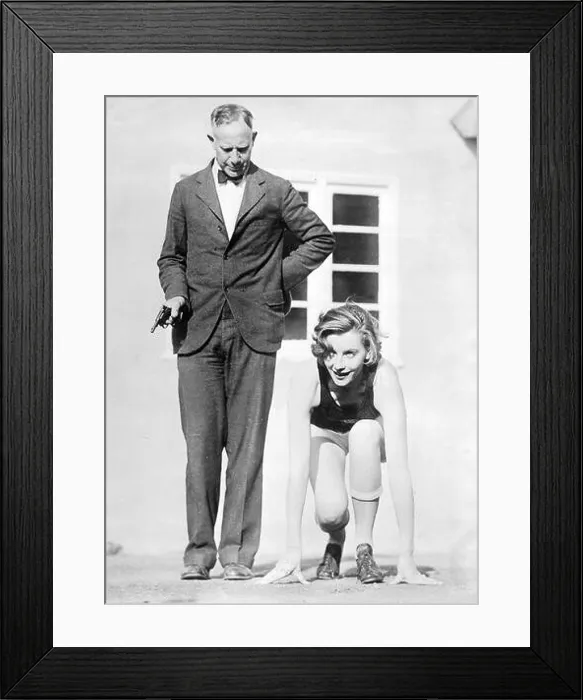Framed Print : Greta Garbo, 1928 Framed Print : Greta Garbo, 1928
