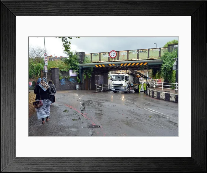 Framed Print : London, UK. 23rd June, 2016. Latchmere road pumped out after being flooded and closed after a night of storms Framed Print : London, UK. 23rd June, 2016. Latchmere road pumped out after being flooded and closed after a night of storms