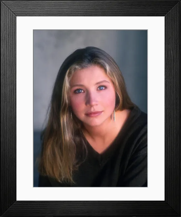 Framed Print : Malibu, California, USA 27th September 1994 (Exclusive) Actress Sarah Chalke poses at a photo shoot on September 27 Framed Print : Malibu, California, USA 27th September 1994 (Exclusive) Actress Sarah Chalke poses at a photo shoot on September 27