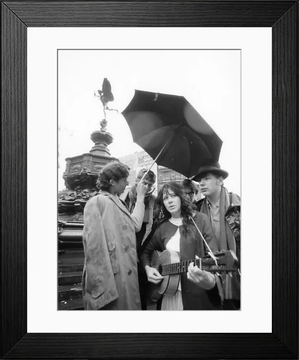 Framed Print : Vashti Bunyan playing guitar and singing at Piccadilly Circus, 1966 Framed Print : Vashti Bunyan playing guitar and singing at Piccadilly Circus, 1966