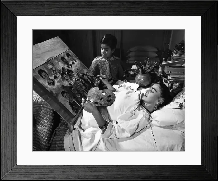Framed Print : A photograph of Frida Kahlo painting in bed Framed Print : A photograph of Frida Kahlo painting in bed