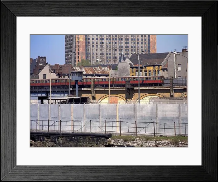 Framed Print : S-Bahn at the Friedrichstrasse crossing, in the background the Charite hospital (East) Framed Print : S-Bahn at the Friedrichstrasse crossing, in the background the Charite hospital (East)