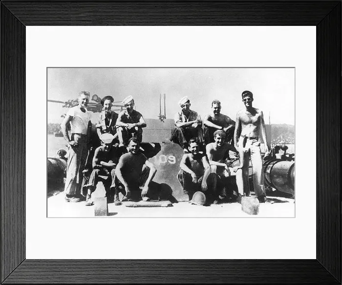 Framed Print : US President Kennedy as a Lieutenant (junior grade) (standing at right) with his torpedo boat PT-109 crew, 1943 Framed Print : US President Kennedy as a Lieutenant (junior grade) (standing at right) with his torpedo boat PT-109 crew, 1943