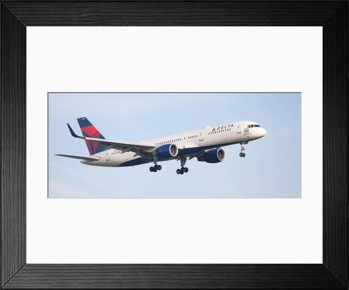 Framed Print : Delta Air Lines Boeing 757 N709TW on final approach to London-Heathrow Airport LHR