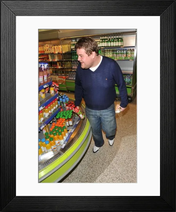 Framed Print : James Corden leaving the mayfair hotel london and going to sainsburys to get his lunch Framed Print : James Corden leaving the mayfair hotel london and going to sainsburys to get his lunch