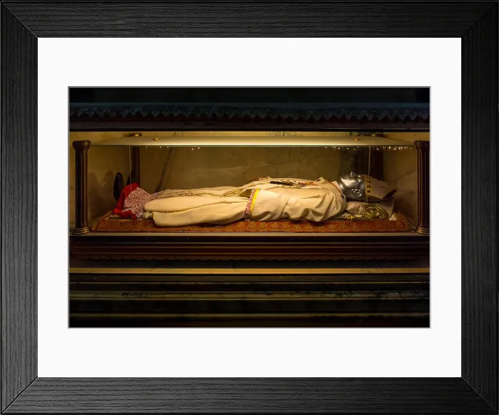 Framed Print : Clear class tomb containing the remains of a deceased archbishop tomb in Milan Cathedral. Italy Framed Print : Clear class tomb containing the remains of a deceased archbishop tomb in Milan Cathedral. Italy