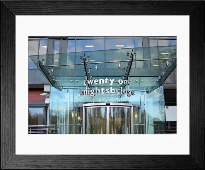 Framed Print : Offices at No. 22 Knightsbridge, London, UK Framed Print : Offices at No. 22 Knightsbridge, London, UK